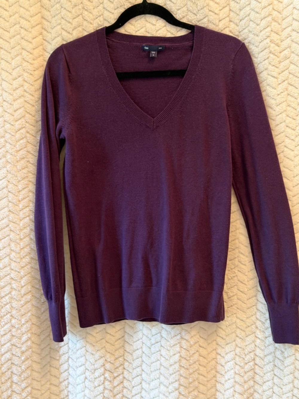 GAP Women's V-Neck Sweater - Plum